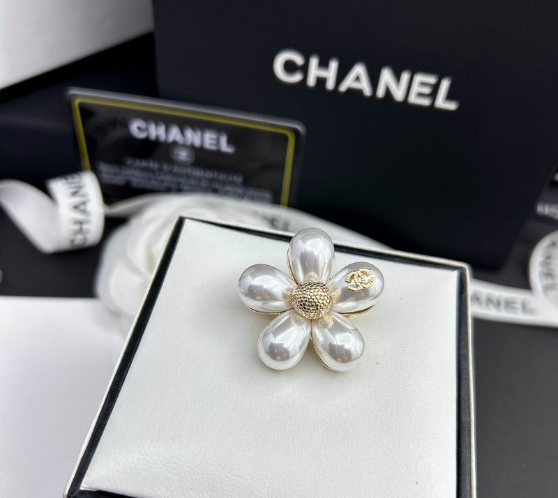 Chanel Brooch 1lyx90